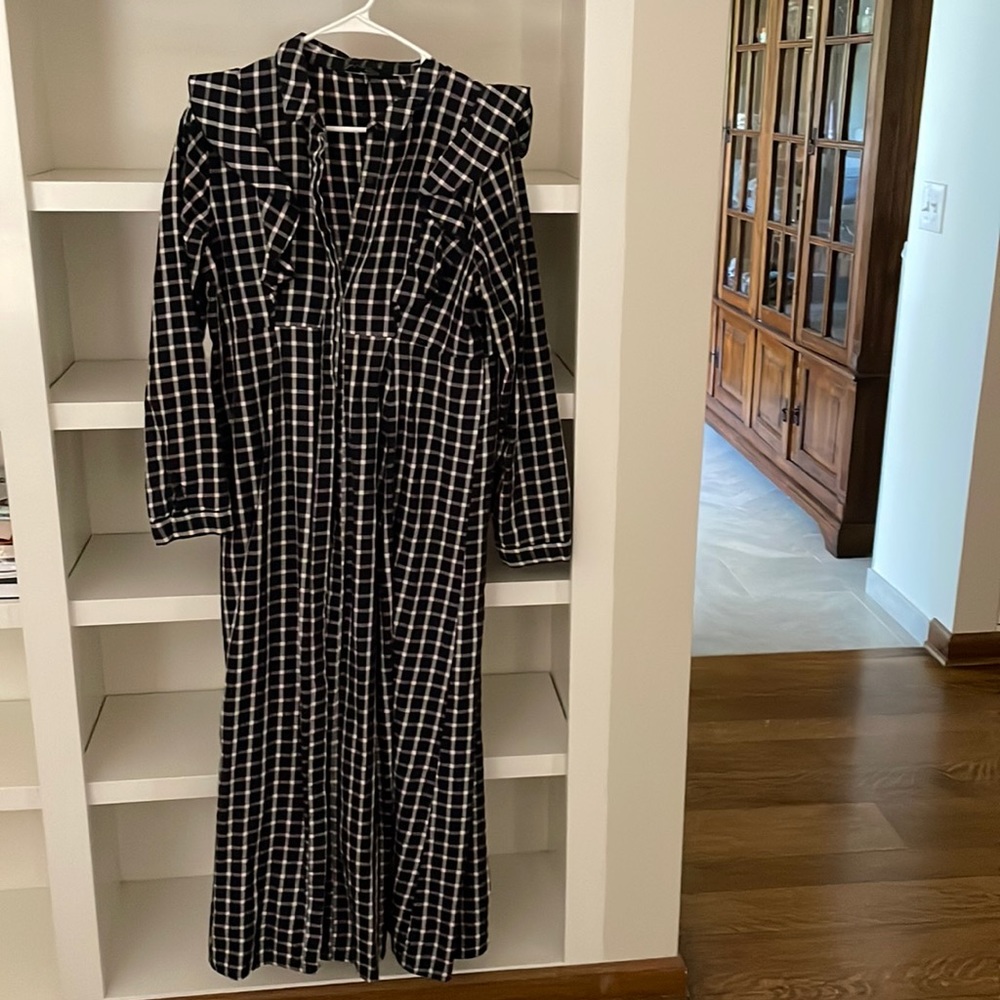 Zara midi/maxi fall dress. Deep navy and white. Buttons from top to bottom.